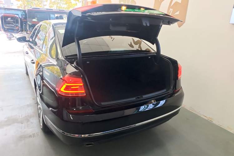 Used Volkswagen Passat 2017 330TSI DSG Luxury Edition Trunk