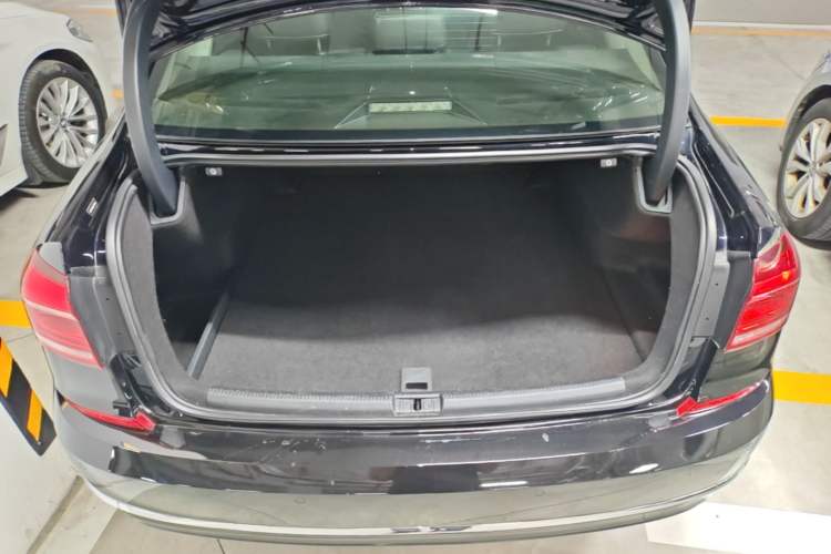 Used Volkswagen Passat 2017 330TSI DSG Luxury Edition Trunk