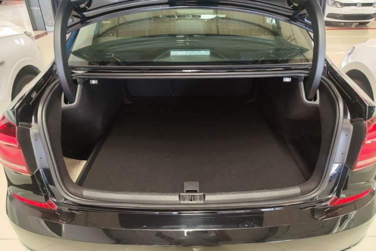 Used Volkswagen Passat 2017 280TSI DSG Luxury Edition Trunk