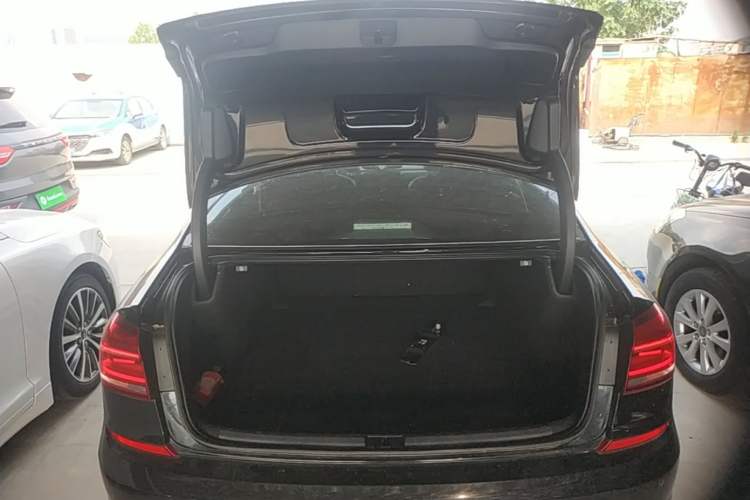 Used Volkswagen Passat 2017 330TSI DSG Luxury Edition Trunk