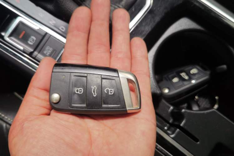 Used Volkswagen Passat 2017 330TSI DSG Luxury Edition Vehicle Key