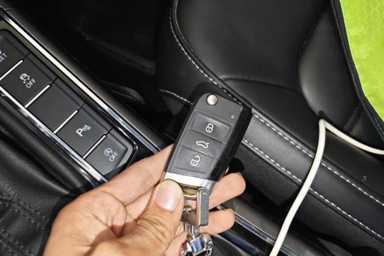 Used Volkswagen Passat 2017 330TSI DSG Luxury Edition Vehicle Key