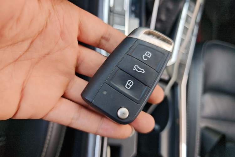 Used Volkswagen Passat 2017 330TSI DSG Luxury Edition Vehicle Key