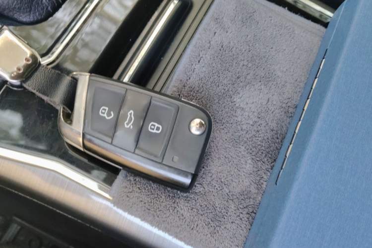 Used Volkswagen Passat 2017 330TSI DSG Luxury Edition Vehicle Key