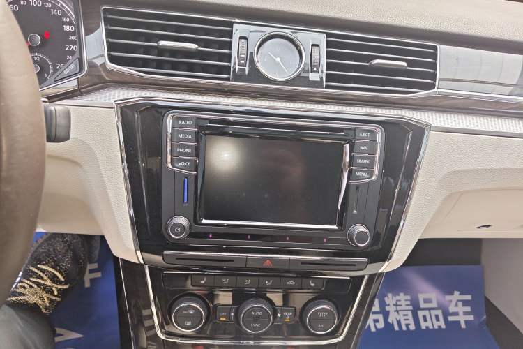 Used Volkswagen Passat 2017 330TSI DSG Prestige Edition Audio And AC Panel