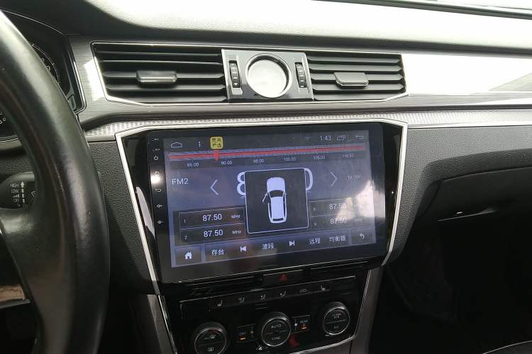Used Volkswagen Passat 2017 330TSI DSG Luxury Edition Audio And AC Panel