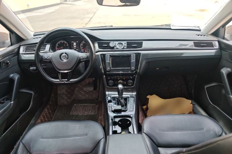 Used Volkswagen Passat 2017 330TSI DSG Prestige Edition Center Console