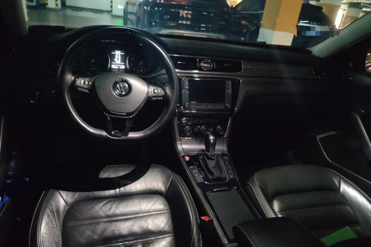 Used Volkswagen Passat 2017 330TSI DSG Luxury Edition Center Console