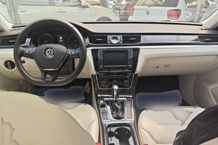 Used Volkswagen Passat 2017 330TSI DSG Prestige Edition Center Console