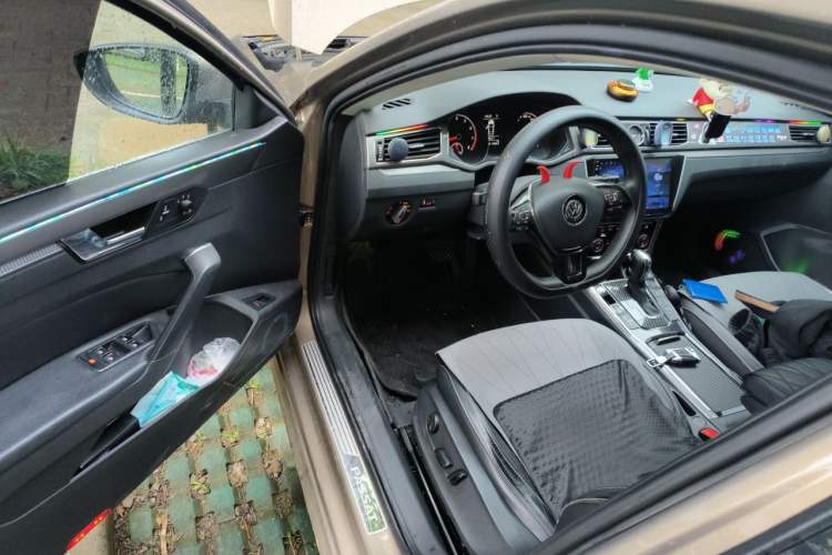Used Volkswagen Passat 2017 330TSI DSG Luxury Edition Driver Seat