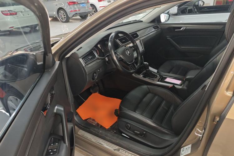 Used Volkswagen Passat 2017 330TSI DSG Luxury Edition Driver Seat