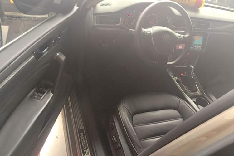 Used Volkswagen Passat 2017 280TSI DSG Luxury Edition Driver Seat