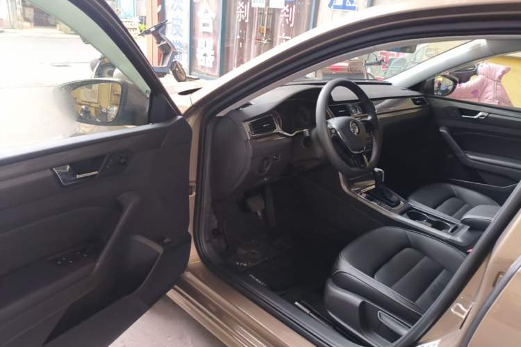 Used Volkswagen Passat 2017 280TSI DSG Luxury Edition Driver Seat