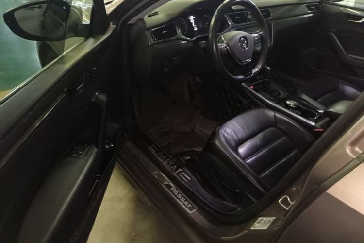Used Volkswagen Passat 2017 280TSI DSG Luxury Edition Driver Seat