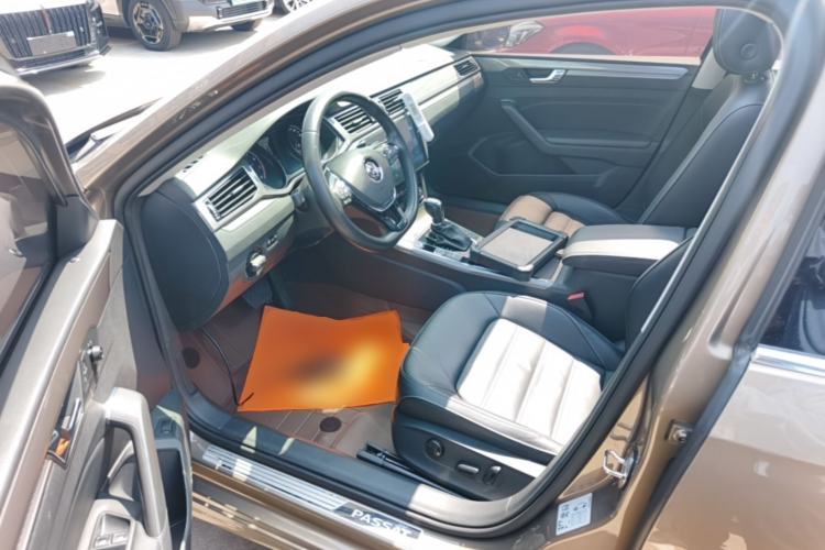 Used Volkswagen Passat 2017 330TSI DSG Luxury Edition Driver Seat