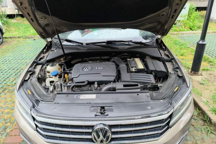 Used Volkswagen Passat 2017 330TSI DSG Luxury Edition Engine Bay