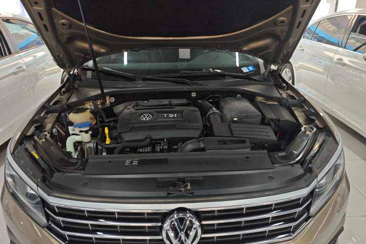 Used Volkswagen Passat 2017 330TSI DSG Luxury Edition Engine Bay