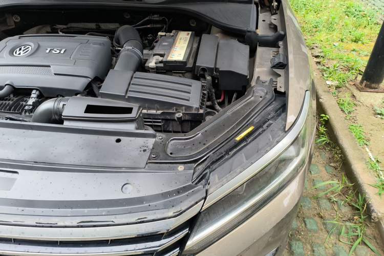 Used Volkswagen Passat 2017 330TSI DSG Luxury Edition Engine Bay Left