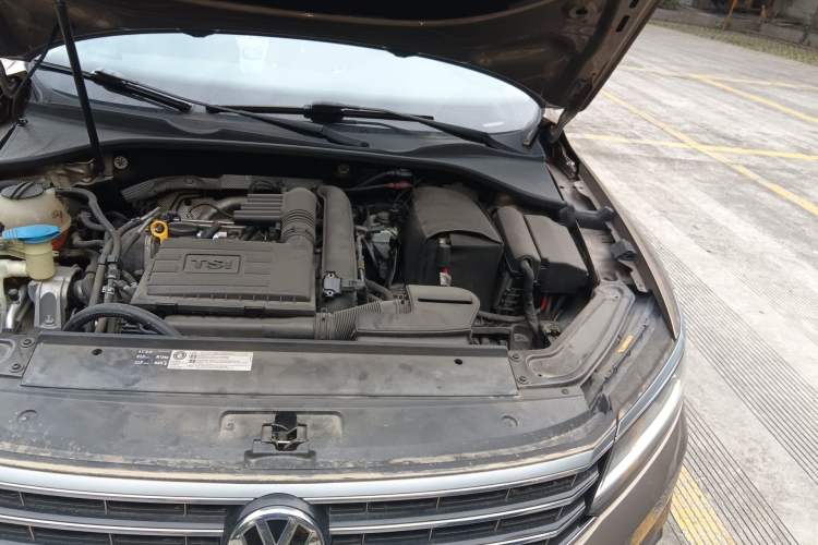 Used Volkswagen Passat 2017 280TSI DSG Luxury Edition Engine Bay Left