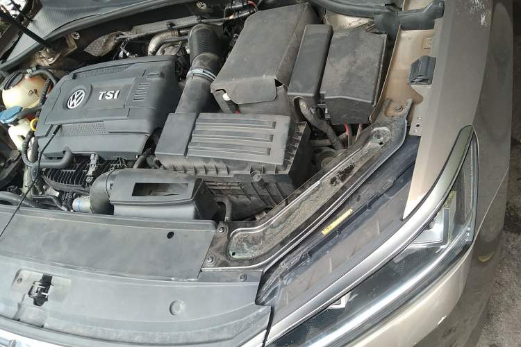Used Volkswagen Passat 2017 330TSI DSG Luxury Edition Engine Bay Left