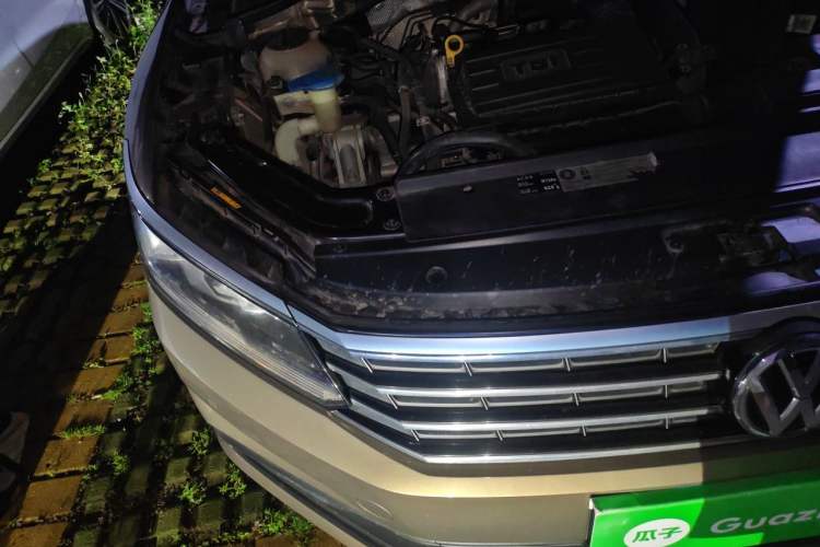 Used Volkswagen Passat 2017 280TSI DSG Luxury Edition Engine Bay Right