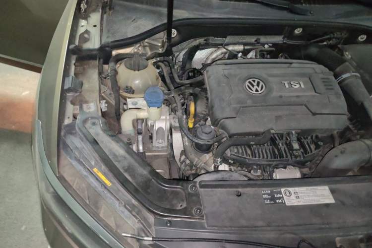Used Volkswagen Passat 2017 330TSI DSG Luxury Edition Engine Bay Right