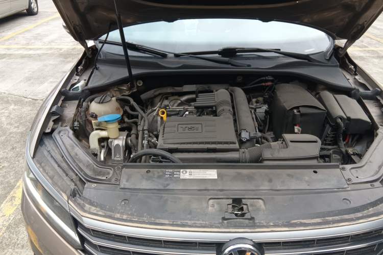 Used Volkswagen Passat 2017 280TSI DSG Luxury Edition Engine Bay Right