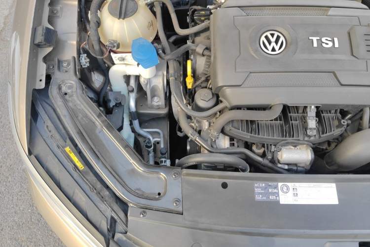 Used Volkswagen Passat 2017 330TSI DSG Luxury Edition Engine Bay Right