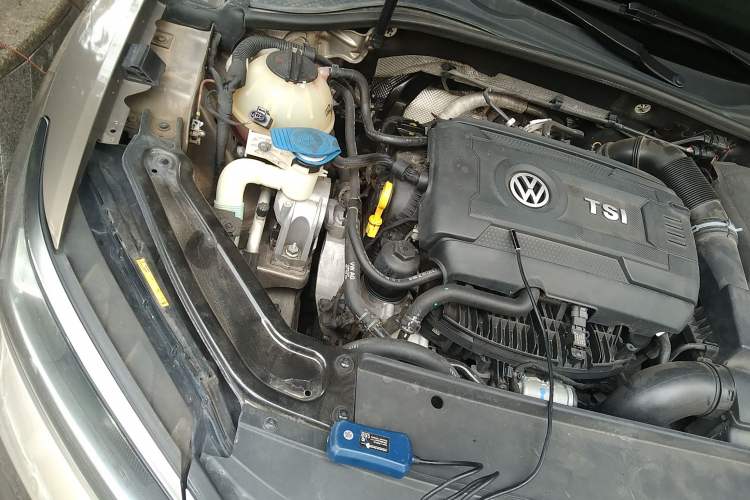 Used Volkswagen Passat 2017 330TSI DSG Luxury Edition Engine Bay Right