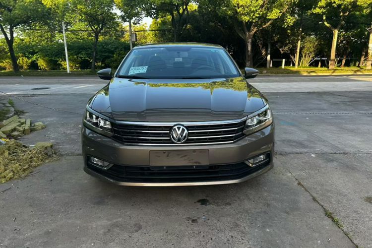 Used Volkswagen Passat 2017 280TSI DSG Luxury Edition Exterior 2