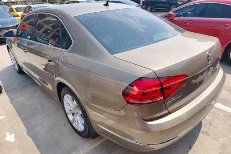 Used Volkswagen Passat 2017 330TSI DSG Luxury Edition Exterior 2