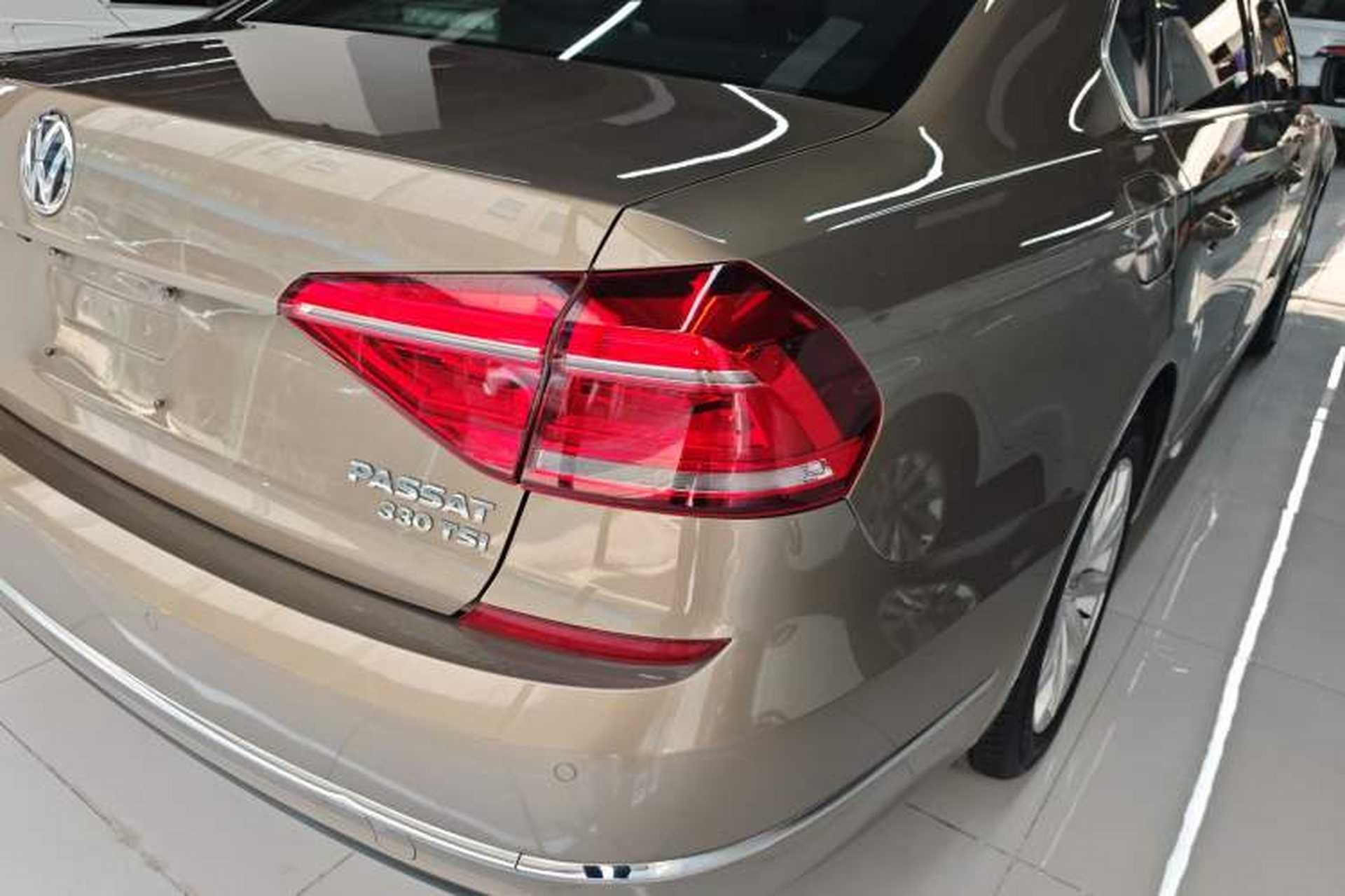 Used Volkswagen Passat 2017 330TSI DSG Luxury Edition Exterior 3
