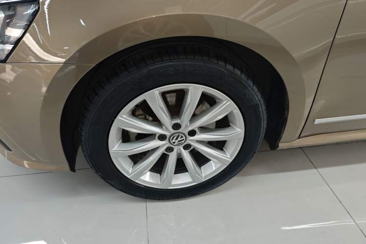 Used Volkswagen Passat 2017 330TSI DSG Luxury Edition Exterior 4