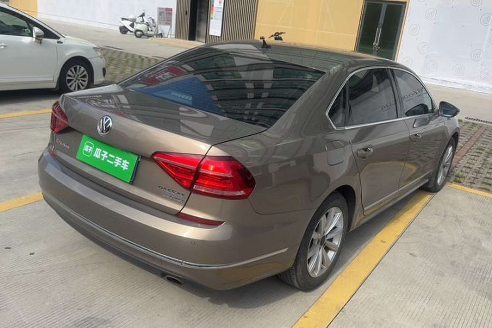 Used Volkswagen Passat 2017 330TSI DSG Luxury Edition Exterior 4