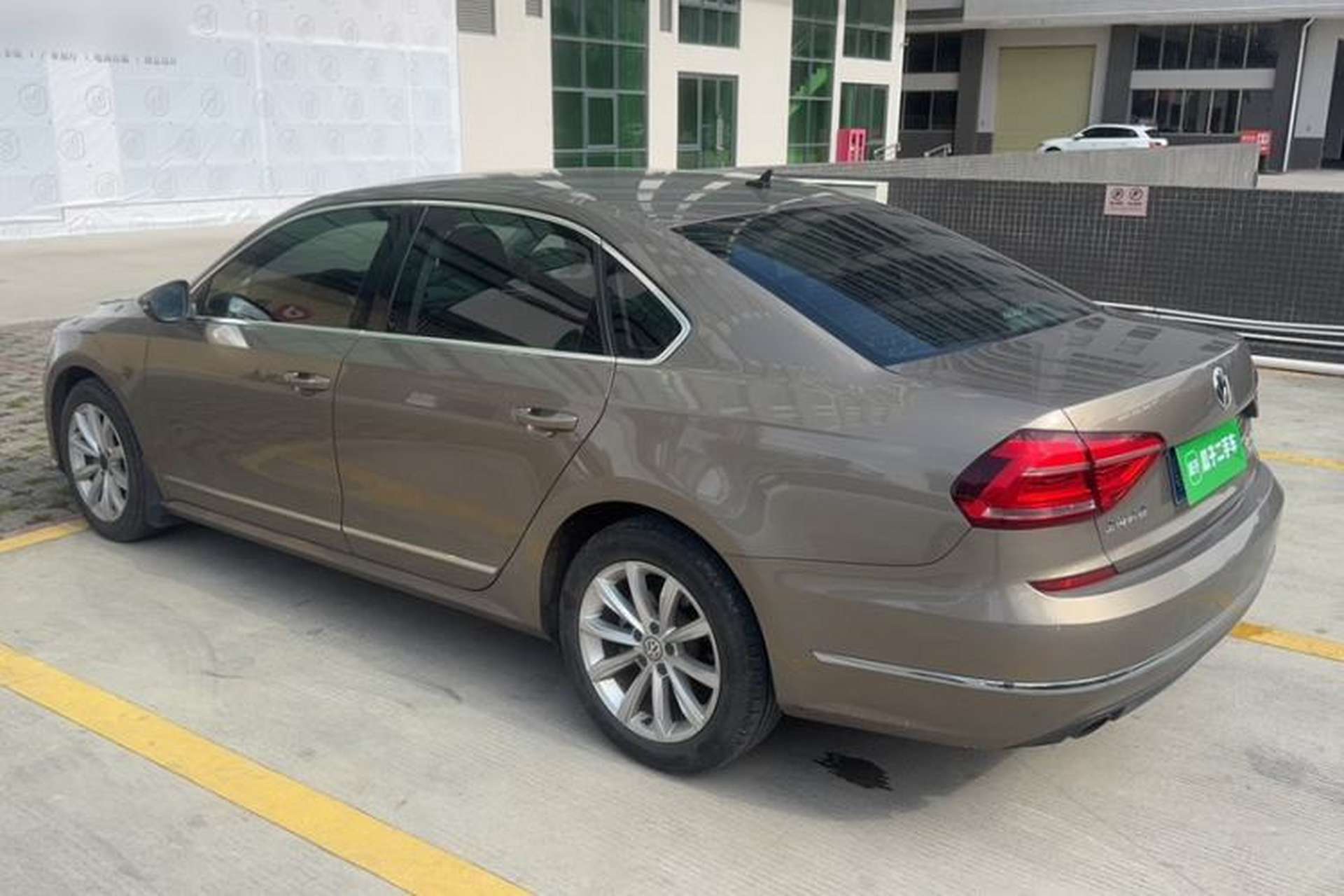 Used Volkswagen Passat 2017 330TSI DSG Luxury Edition Exterior 6