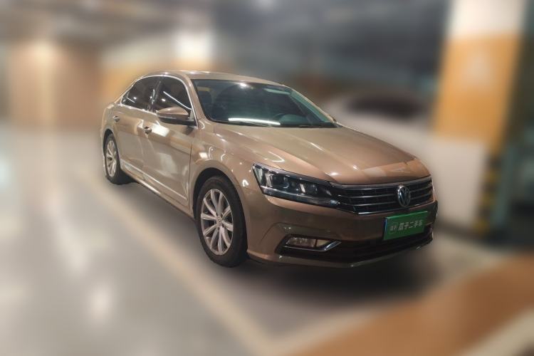 Used Volkswagen Passat 2017 330TSI DSG Luxury Edition Front Right 45 Deg