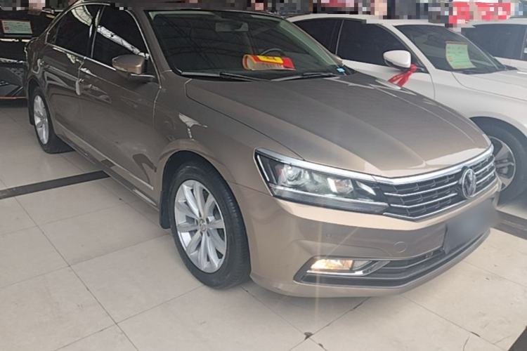 Used Volkswagen Passat 2017 280TSI DSG Luxury Edition Front Right 45 Deg