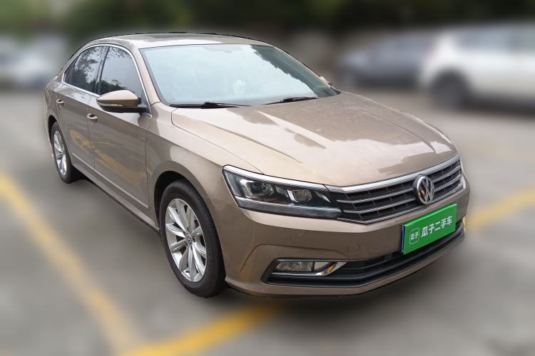 Used Volkswagen Passat 2017 280TSI DSG Luxury Edition Front Right 45 Deg