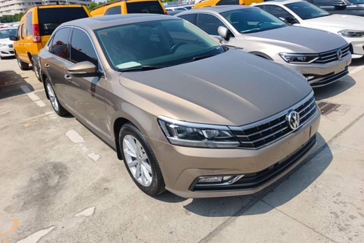 Used Volkswagen Passat 2017 330TSI DSG Luxury Edition Front Right 45 Deg