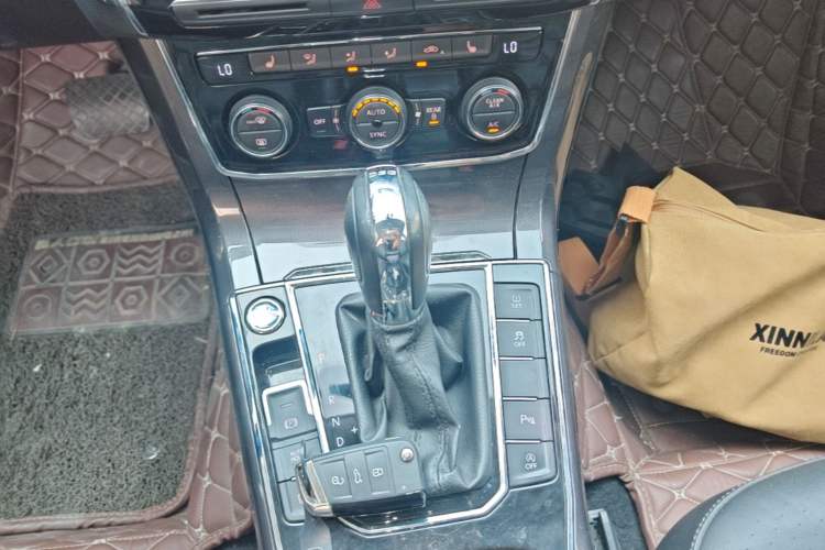Used Volkswagen Passat 2017 330TSI DSG Prestige Edition Gear Lever