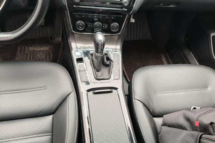 Used Volkswagen Passat 2017 330TSI DSG Prestige Edition Gear Lever