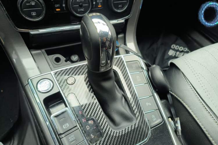 Used Volkswagen Passat 2017 330TSI DSG Luxury Edition Gear Lever