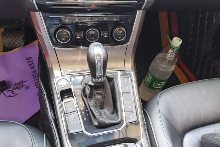Used Volkswagen Passat 2017 330TSI DSG Luxury Edition Gear Lever