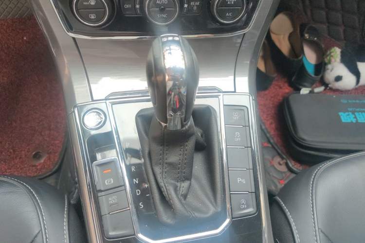 Used Volkswagen Passat 2017 330TSI DSG Luxury Edition Gear Lever