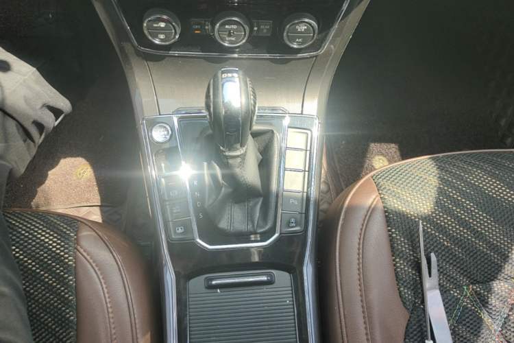 Used Volkswagen Passat 2017 330TSI DSG Prestige Edition Gear Lever