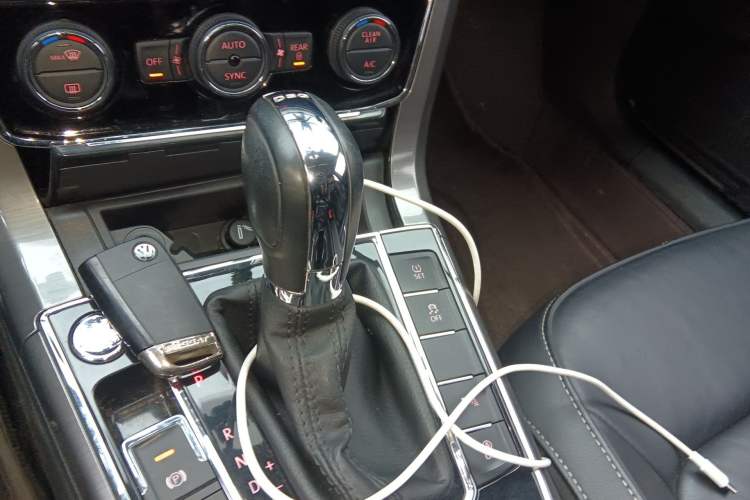 Used Volkswagen Passat 2017 280TSI DSG Luxury Edition Gear Lever