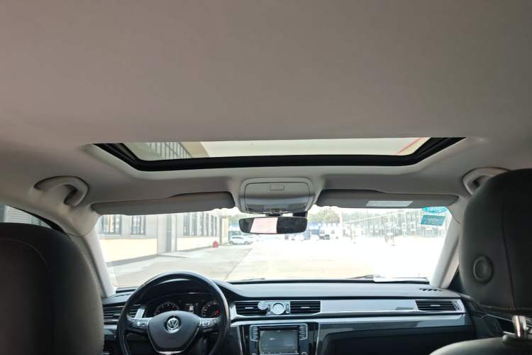Used Volkswagen Passat 2017 330TSI DSG Prestige Edition Headliner