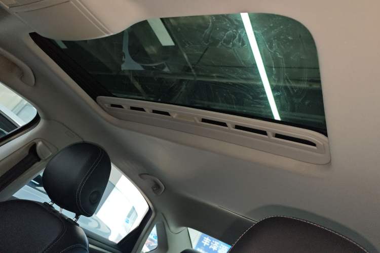 Used Volkswagen Passat 2017 330TSI DSG Luxury Edition Headliner