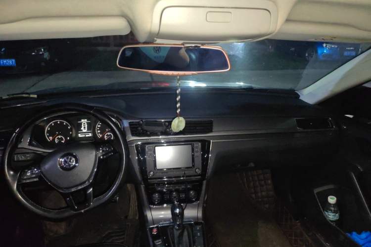 Used Volkswagen Passat 2017 280TSI DSG Luxury Edition Headliner