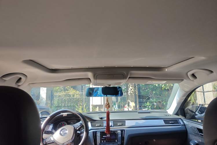 Used Volkswagen Passat 2017 330TSI DSG Luxury Edition Headliner